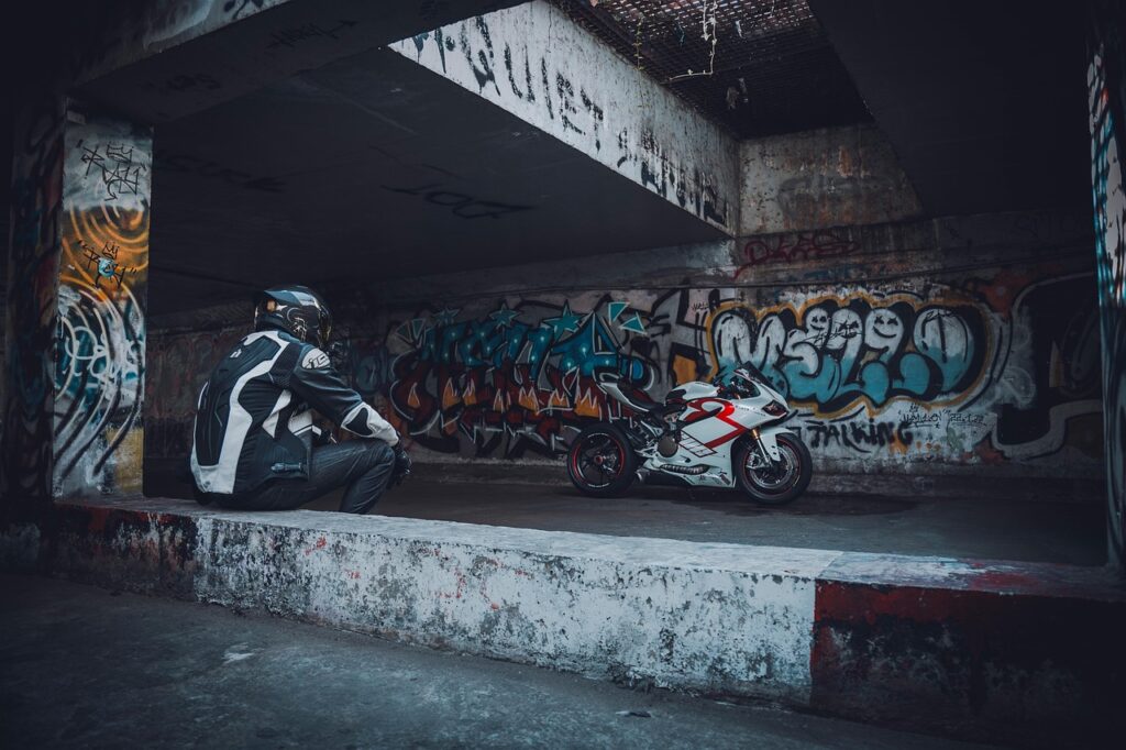 蒸れないパンプスで痛くない夏のお出かけに最適な選び方は？