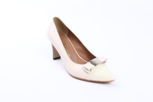 痛くないパンプスで新卒の通勤におすすめのアイテムは？