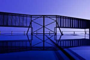 痛くないパンプスで小指を保護するグッズは？