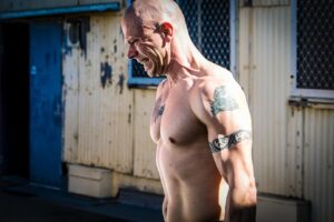 痛くないパンプスを履くための正しい歩き方は女性にとって何ですか？