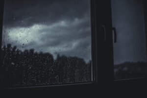 痛くないパンプスが雨でしみる時の対策は？
